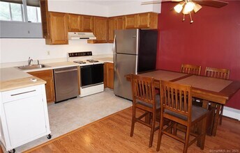 70 Old Town Rd, Unit 328 in Vernon, CT - Building Photo - Building Photo