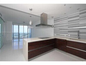 1100 Biscayne Blvd, Unit 5702 in Miami, FL - Building Photo - Building Photo