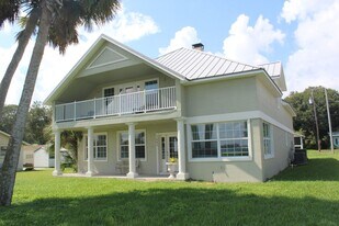 1662 Riverside Dr in Holly Hill, FL - Building Photo