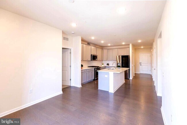 1 Culvert Dr in West Windsor Township, NJ - Building Photo - Building Photo