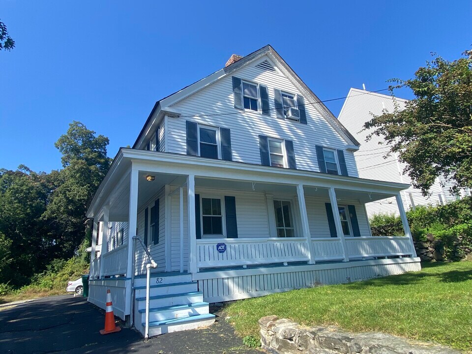 82 Riverside St, Unit 1 in Lowell, MA - Foto de edificio