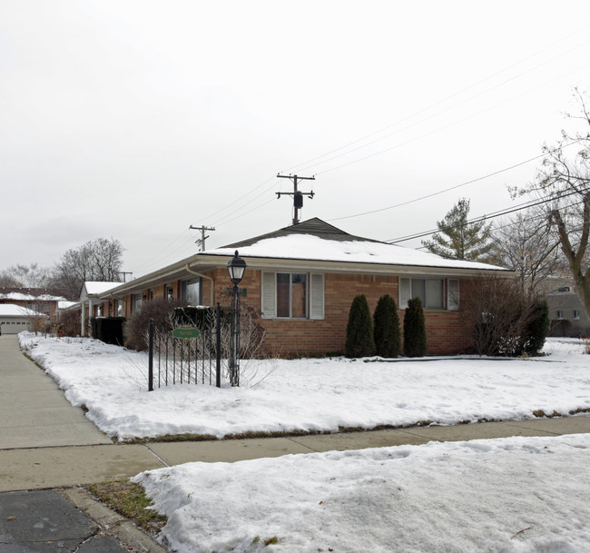 1980-2000 N Washington Ave in Royal Oak, MI - Foto de edificio - Building Photo