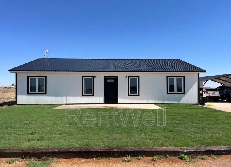 395 Private Rd in Seminole, TX - Building Photo