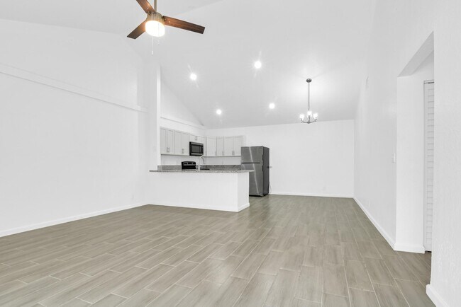 property at 13737 Yarmouth Dr