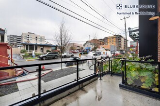 2245 NW 56th St in Seattle, WA - Foto de edificio - Building Photo