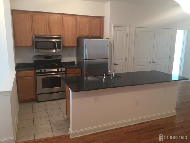 143 Gawron Ct in Sayreville, NJ - Building Photo - Building Photo