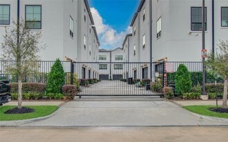 2810 Grand Fountains Dr in Houston, TX - Building Photo