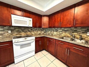 8900 NW 23rd St in Pembroke Pines, FL - Building Photo - Building Photo