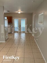 1633 Hayworth Rd in Port Charlotte, FL - Foto de edificio - Building Photo