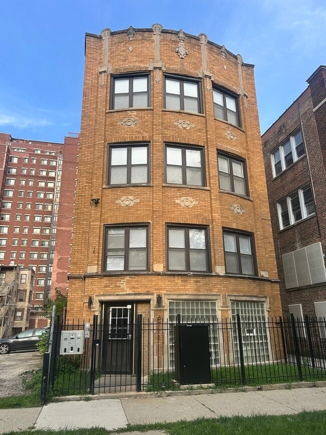 property at 6711 S Paxton Ave