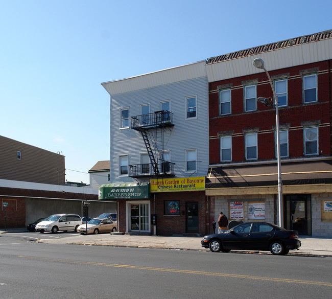 447 Avenue C in Bayonne, NJ - Building Photo - Building Photo