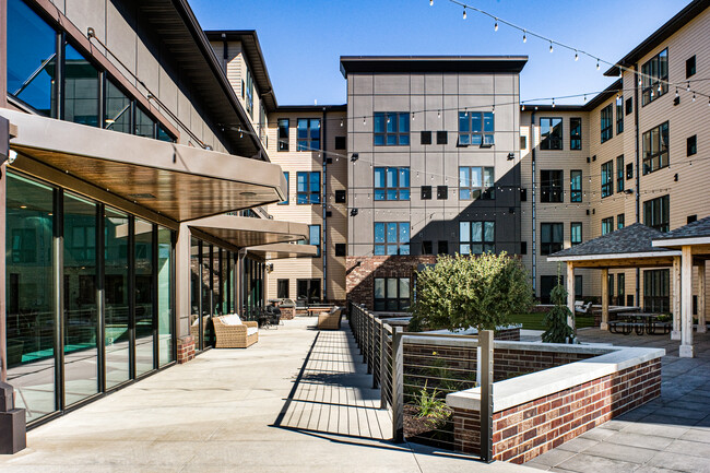 University Hills Village in Sioux Falls, SD - Building Photo - Building Photo