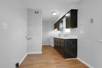 5112 Valiant Dr in Louisville, KY - Building Photo - Building Photo