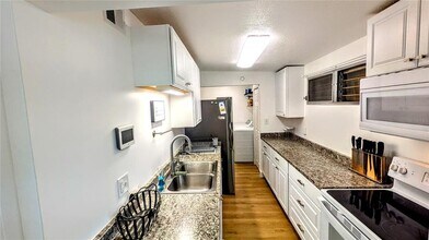 3751 Papai Dr in Sarasota, FL - Building Photo - Building Photo