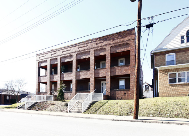 1124-1130 S Mill St in New Castle, PA - Foto de edificio - Building Photo