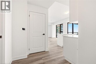 2075 Lakeshore Rd. in Burlington, ON - Building Photo - Building Photo