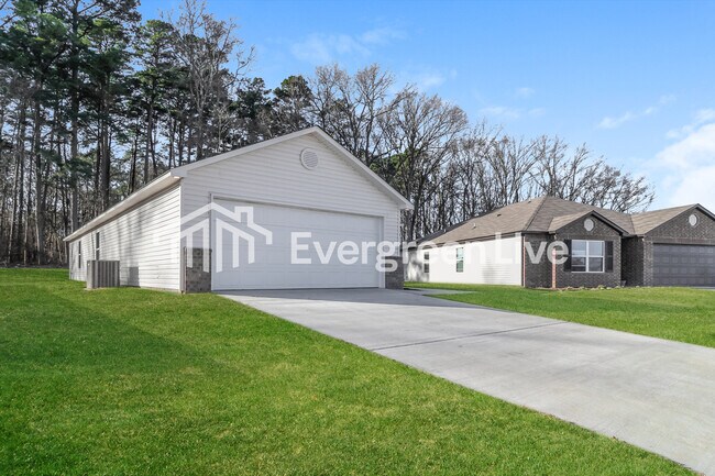 240 Sarah Alyse Ln in Cabot, AR - Foto de edificio - Building Photo