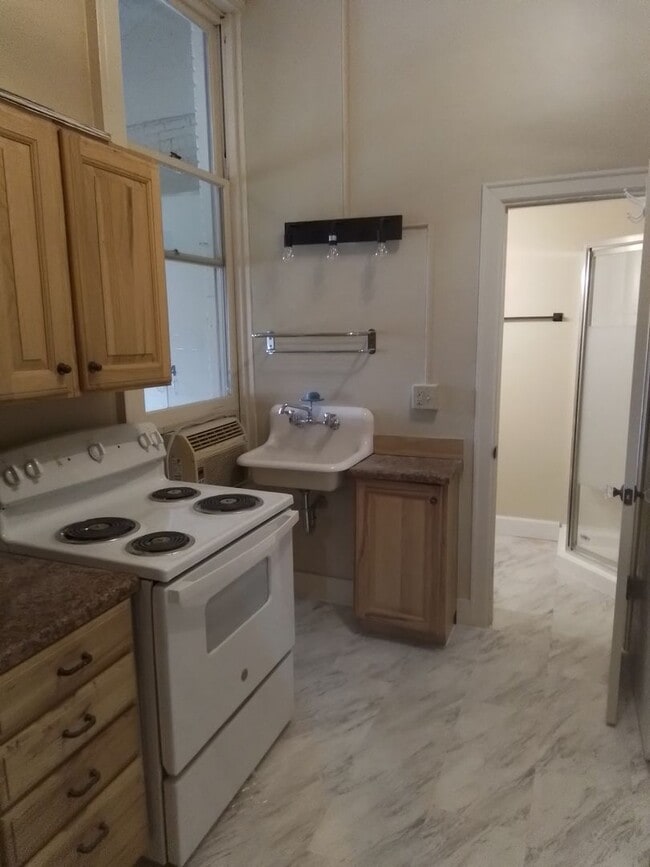 property at 21 E Main St