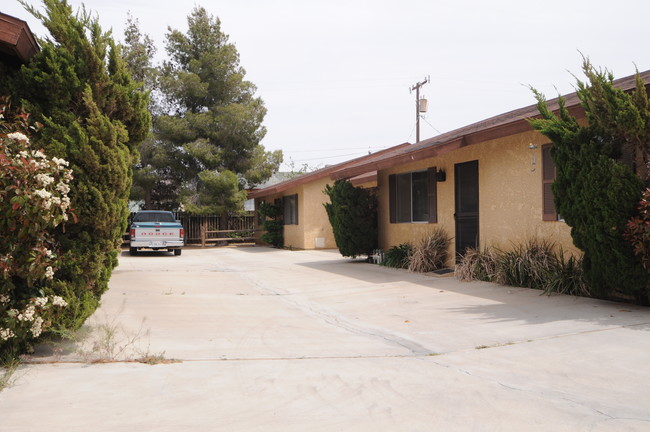 Palo Alto in Yucca Valley, CA - Building Photo - Building Photo