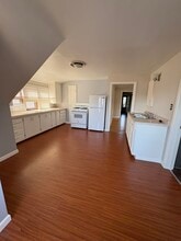 2132 S 75th St in West Allis, WI - Foto de edificio - Building Photo