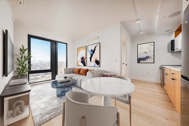 60 W 125th St