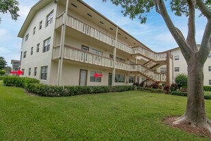127 Mansfield D in Boca Raton, FL - Building Photo