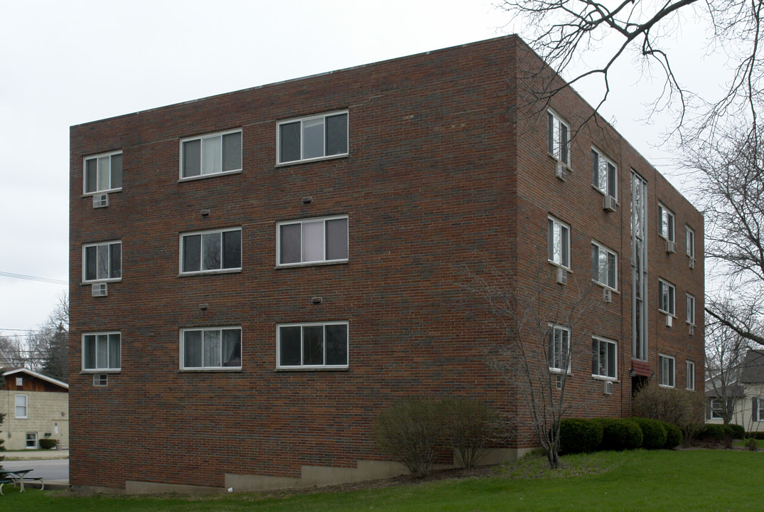 207 N Main St in Crystal Lake, IL - Building Photo