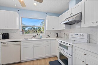 5388 Pamela Wood Way in Sarasota, FL - Building Photo - Building Photo