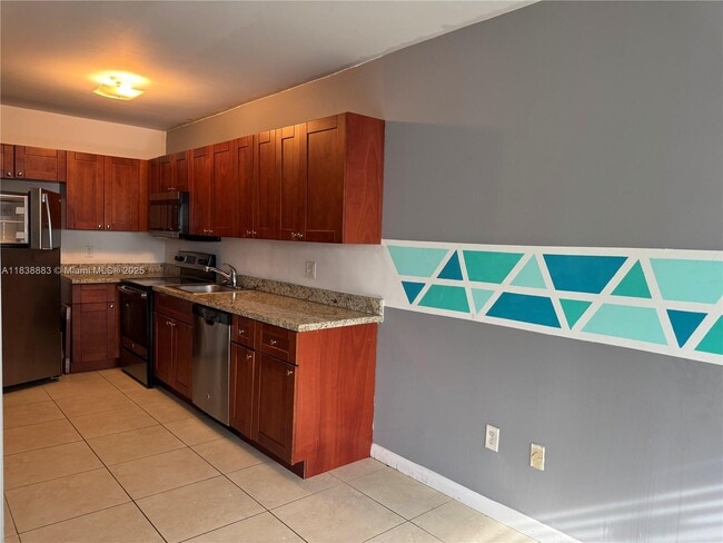 2060 Hollywood Blvd in Hollywood, FL - Building Photo - Building Photo