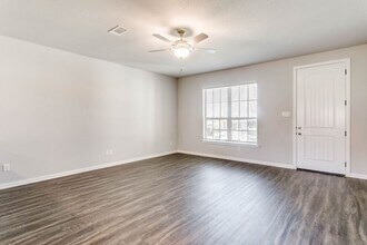 5608 McMahan Ln in Crowley, TX - Building Photo - Building Photo