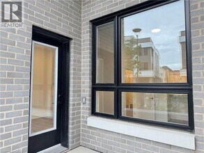 3250 Carding Mill Trail in Oakville, ON - Building Photo - Building Photo