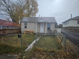 310 Garnet St in Kemmerer, WY - Building Photo