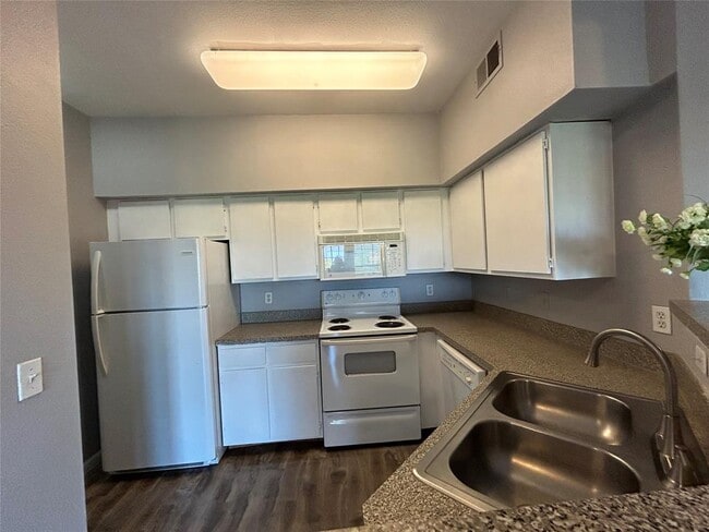 property at 2320 Gracy Farms Ln