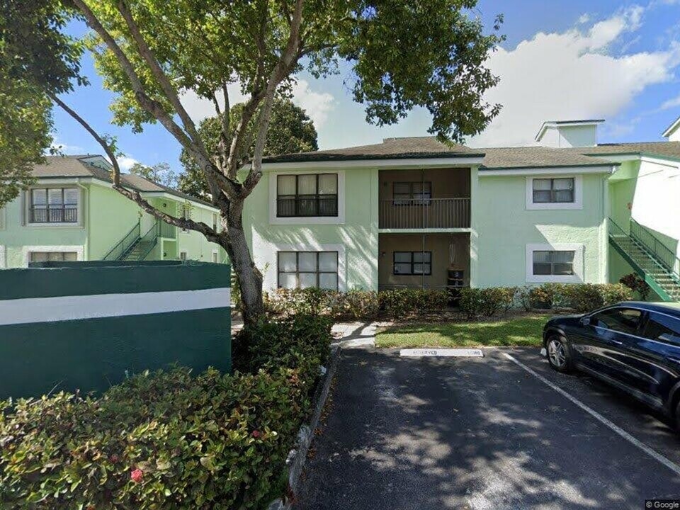 4090 NW 88th Ave in Sunrise, FL - Building Photo