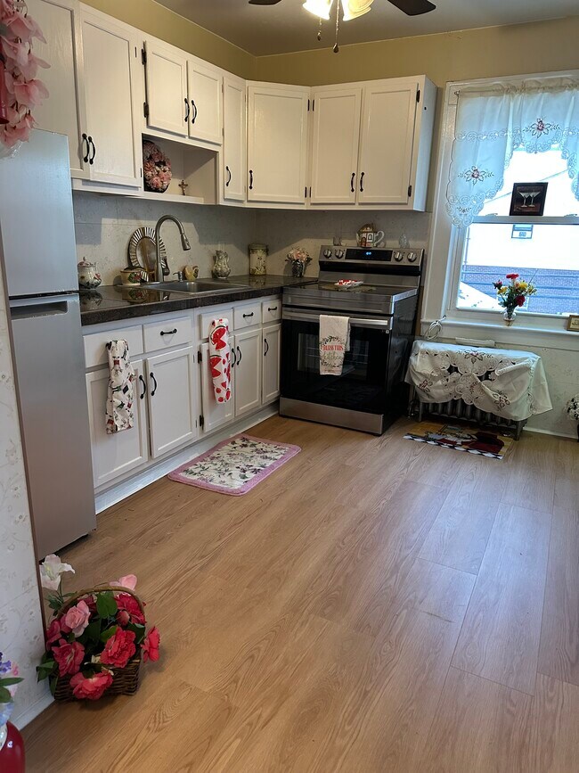 269 N 1st Ave, Unit B in Manville, NJ - Building Photo - Building Photo