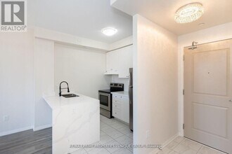 80 Aspen Springs Dr in Clarington, ON - Building Photo - Building Photo