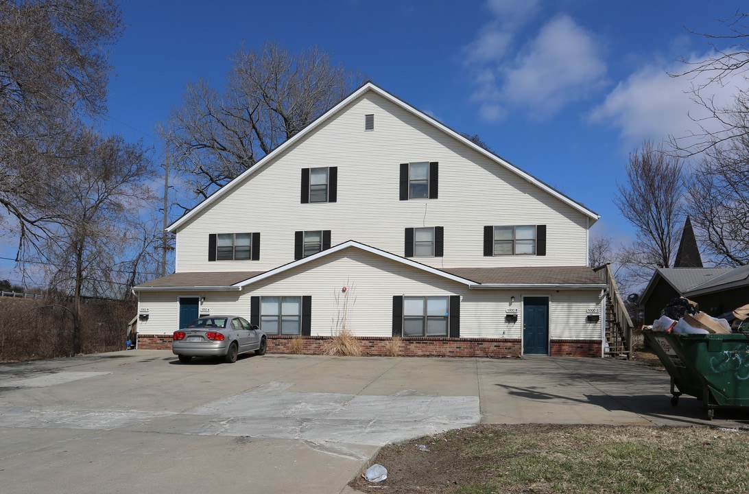 5900 E 136th St in Grandview, MO - Foto de edificio