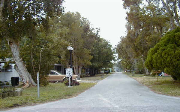 Avon Crest Mobil Home Park in Pinellas Park, FL - Building Photo