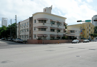 London House in Miami Beach, FL - Building Photo - Building Photo