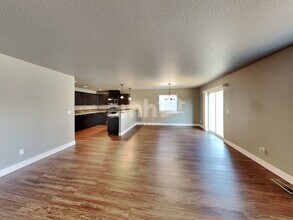 480 Tulip Ave in Woodburn, OR - Building Photo - Building Photo