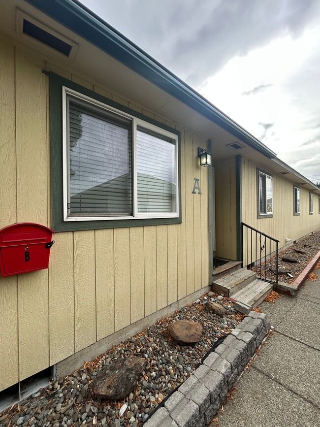 312 W 9th Ave in Ellensburg, WA - Building Photo - Building Photo