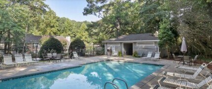527 Warm Springs Cir in Roswell, GA - Building Photo - Building Photo