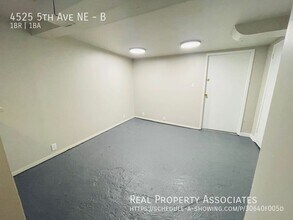 4525 5th Ave NE-Unit -B in Seattle, WA - Building Photo - Building Photo