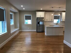 33 Melbourne Ave in Newton, MA - Building Photo - Building Photo