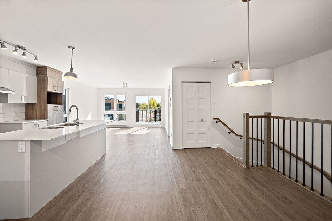 Quai De la Gare Sainte-Rose - Phase 1 in Laval, QC - Building Photo