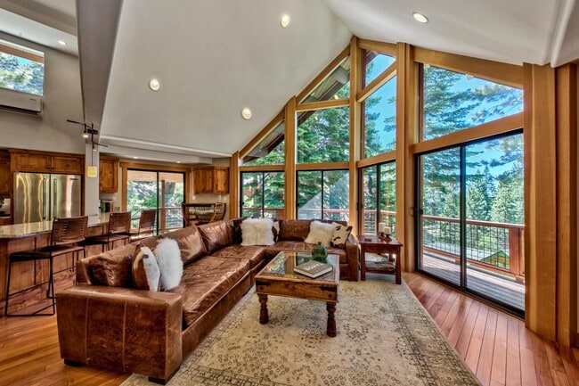 1007 Apollo Way in Incline Village, NV - Building Photo - Building Photo