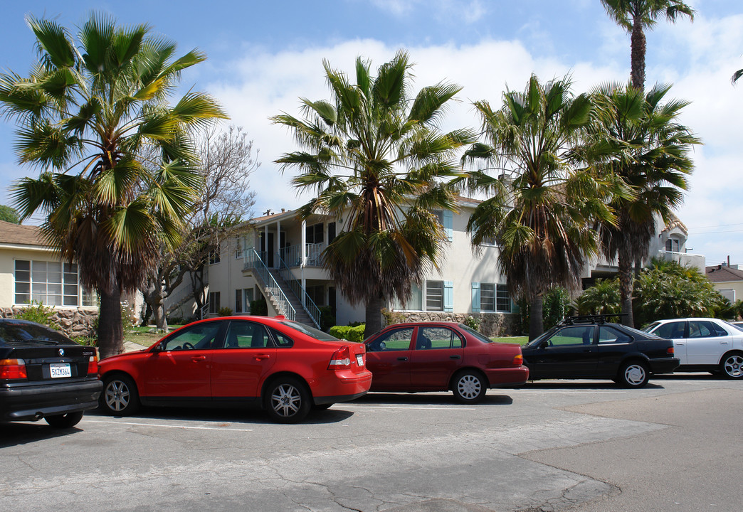 1058-1064 Felspar St in San Diego, CA - Building Photo