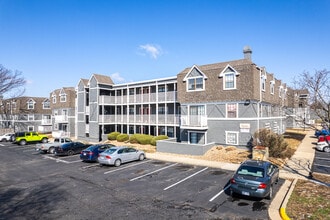 Wingfield Club in Olathe, KS - Foto de edificio - Building Photo