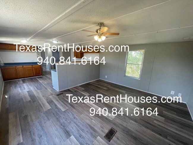 12628 McFall Rd in Iowa Park, TX - Building Photo - Building Photo