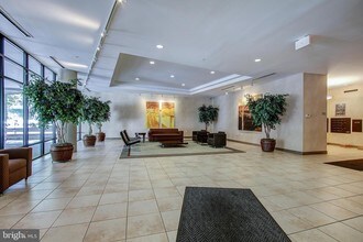 8045 Newell St-Unit -101 in Silver Spring, MD - Building Photo - Building Photo